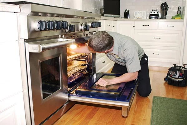Technician repairing an oven and range in Leander, TX